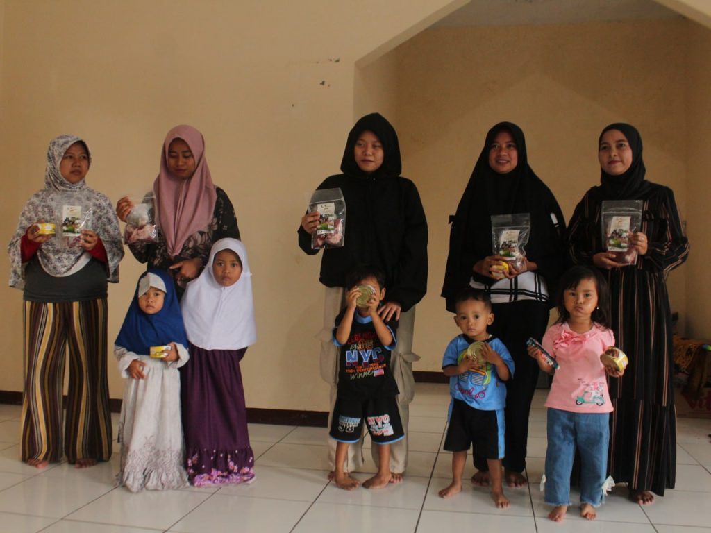 Berantas Stunting, Assyifa Peduli Distribusikan Daging Kurban kepada Balita di Kumpay