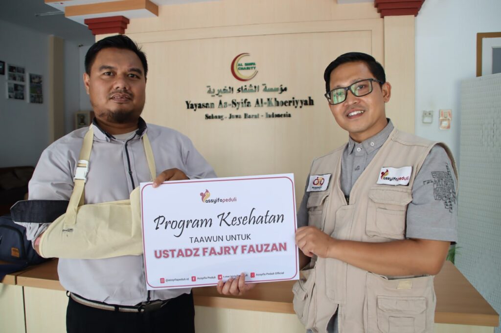 PENYERAHAN DANA TAAWUN USTADZ FAZRY FAUZAN RAJABANI FIRDAUS DONATUR PEGAWAI & GURU ASSYIFA