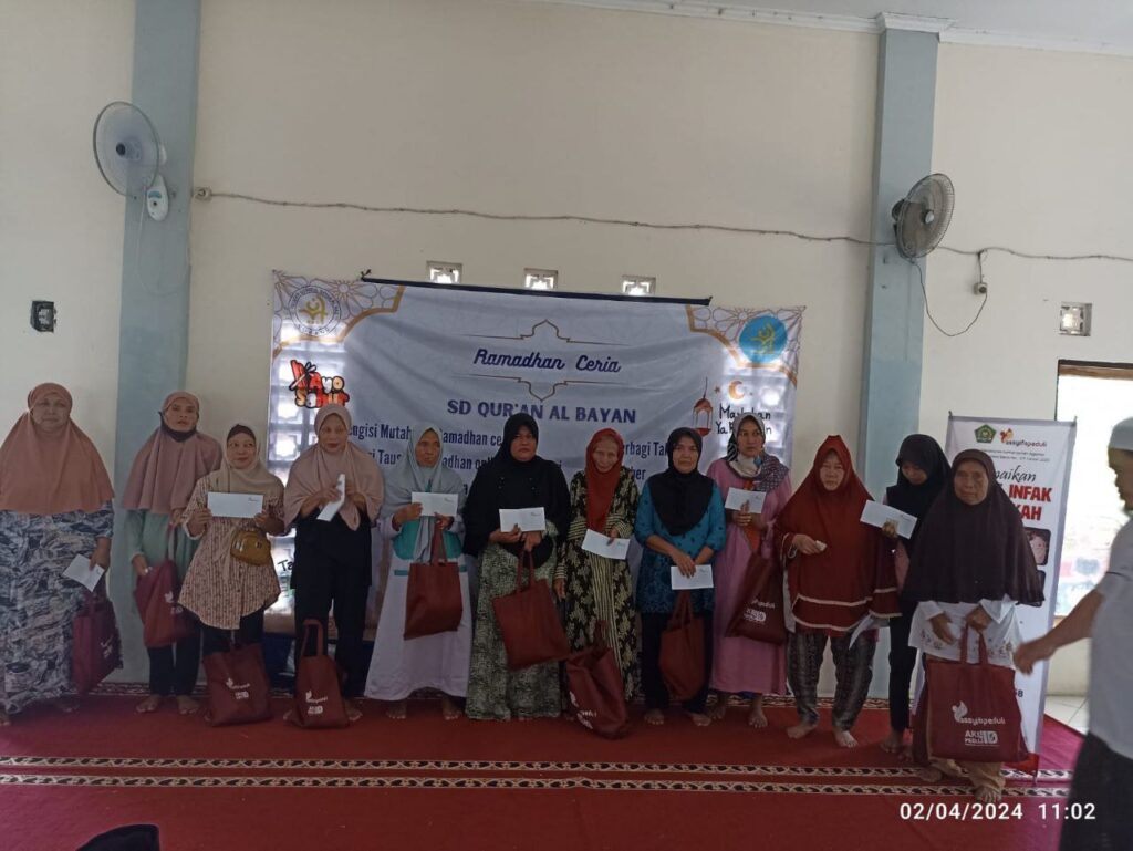 penyaluran zakat fitrah SD Qur’an Al bayan