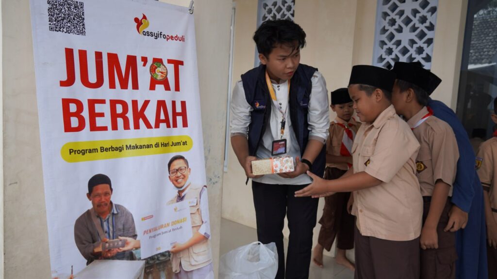 Penyaluran Jumat Berkah Masjid Al-Furqan
