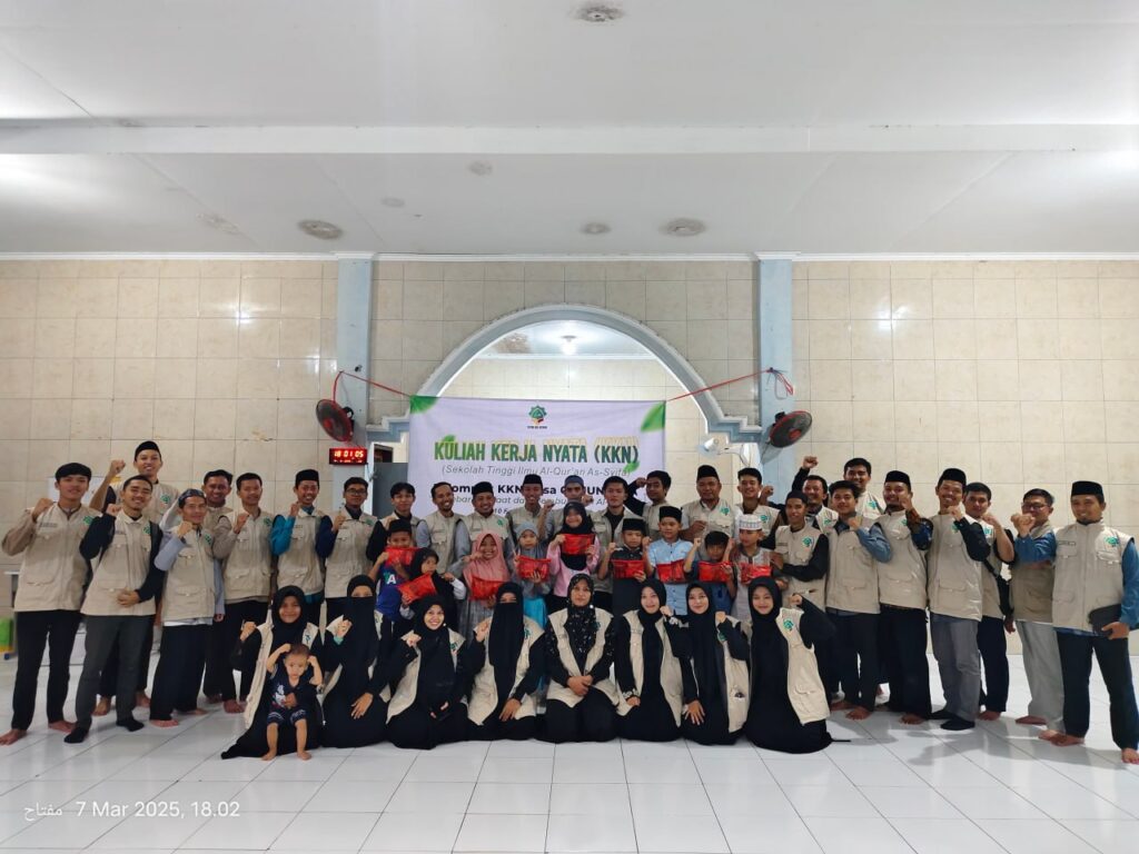 PENYALURAN BINGKISAN RAMADHAN X KKN STIQ DI MASJID AT-TIJAROK MAALLAH CIJAMBE SUBANG