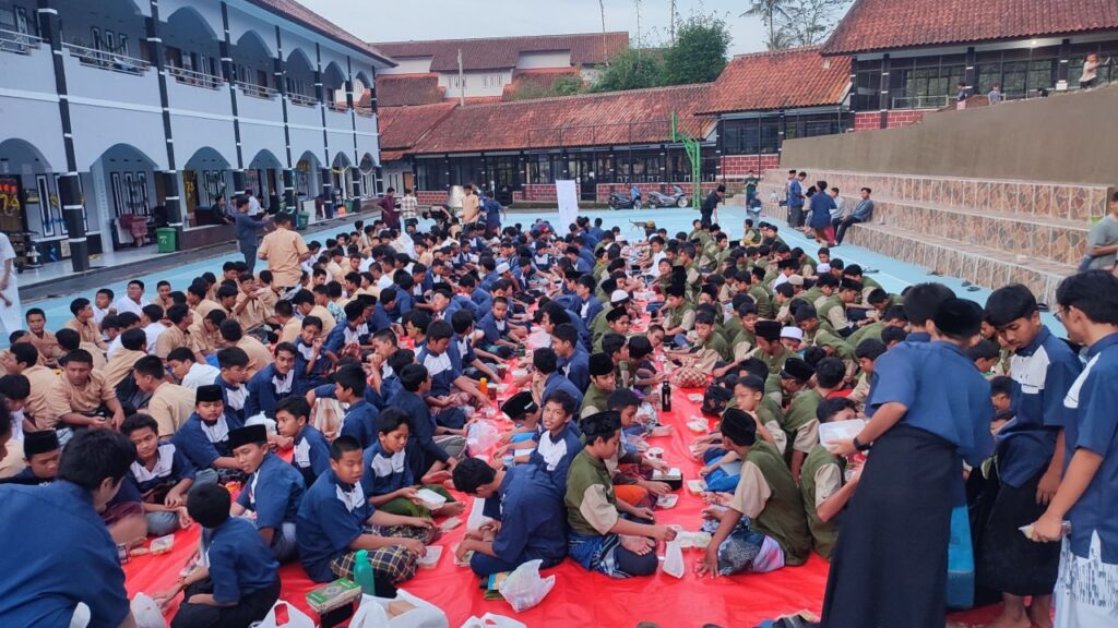 IFTHAR BAHAGIA RAMADHAN SMPIT JALANCAGAK PUTRA
