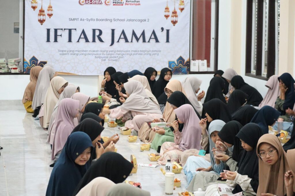 IFTHAR BAHAGIA RAMADHAN SMPIT ASSYIFA JLC 2 PUTRI