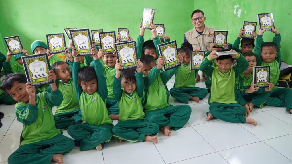 PENYALURAN IQRO KE YAYASAN CAHAYA IMAN CIPUNAGARA