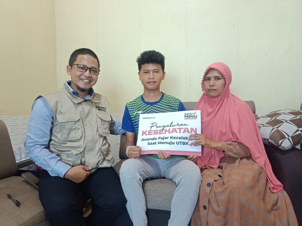 PENYALURAN BANTUAN KESEHATAN ANANDA FAJAR
