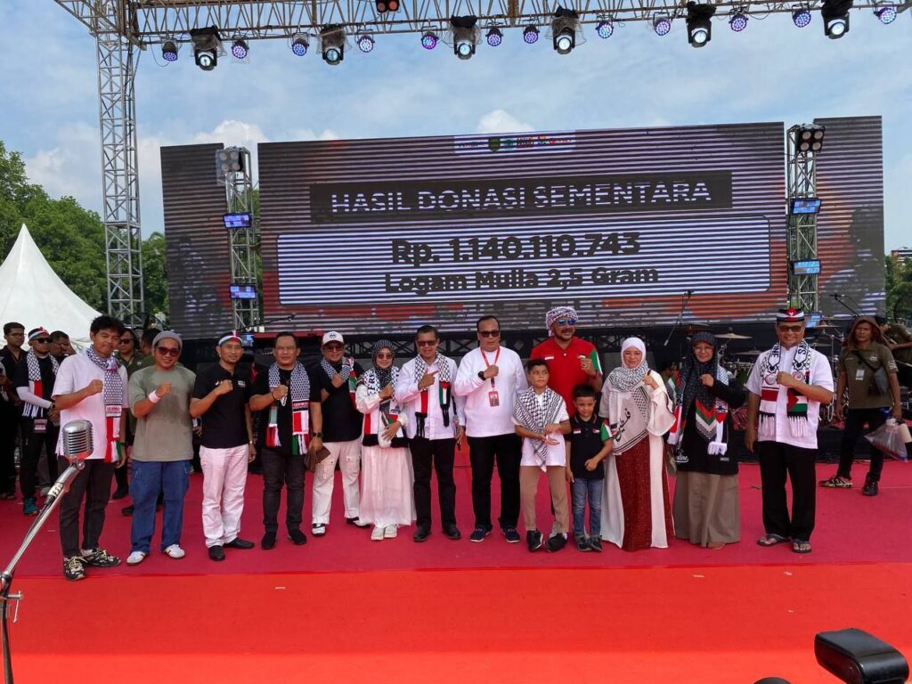 Assyifa Peduli Galang Rp1,1 Miliar dalam Aksi Bela Palestina, Ribuan Warga Subang Penuhi Alun-Alun Assyifa Peduli Galang Rp1,1 Miliar dalam Aksi Bela Palestina, Ribuan Warga Subang Penuhi Alun-Alun