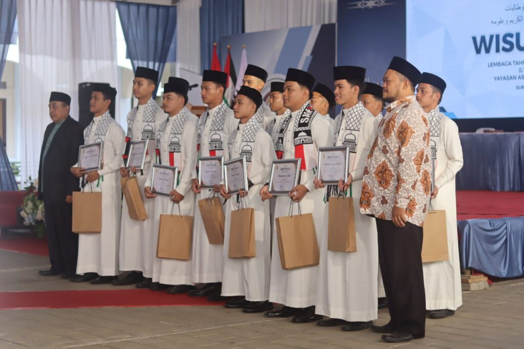 Program Orang Tua Asuh Assyifa Peduli Luluskan Puluhan Santri Tahfidz Program Orang Tua Asuh Assyifa Peduli Luluskan Puluhan Santri Tahfidz