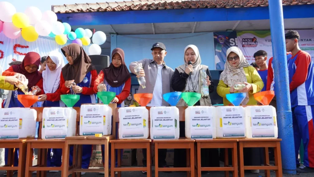 Program Sekolah Tersenyum SMPN 1 Sagalaherang