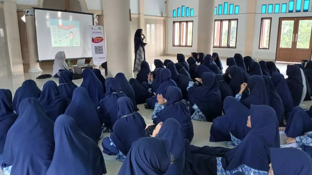 Pendidikan Kesehatan Murid SMPIT Wanareja Putri Kelas 7