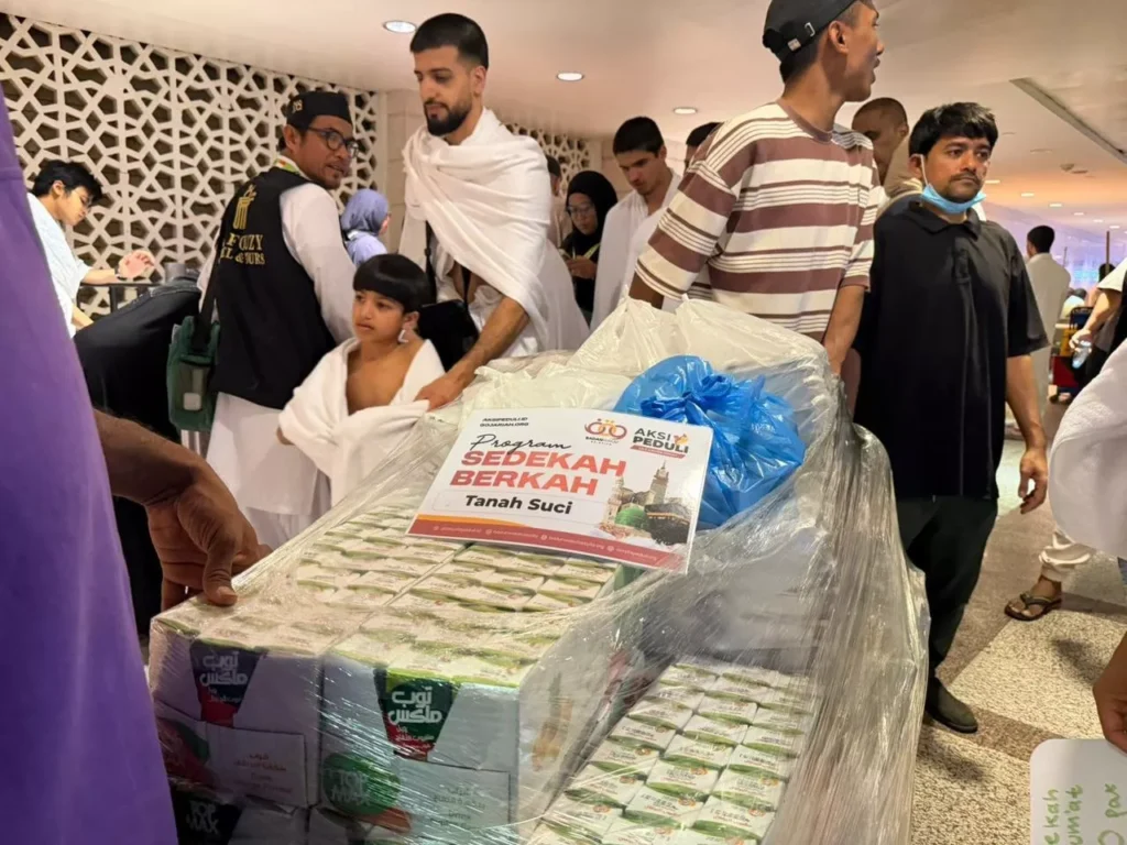 Penyaluran Sedekah Berkah di Masjidil Haram