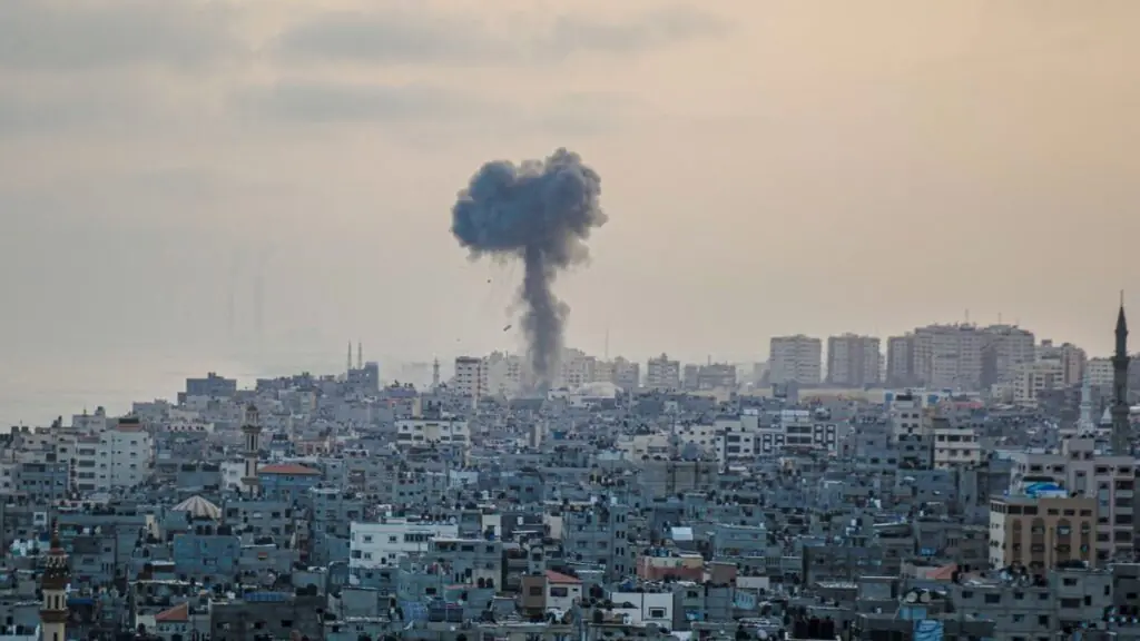 Gaza Digempur Israel Lewat Serangan Udara
