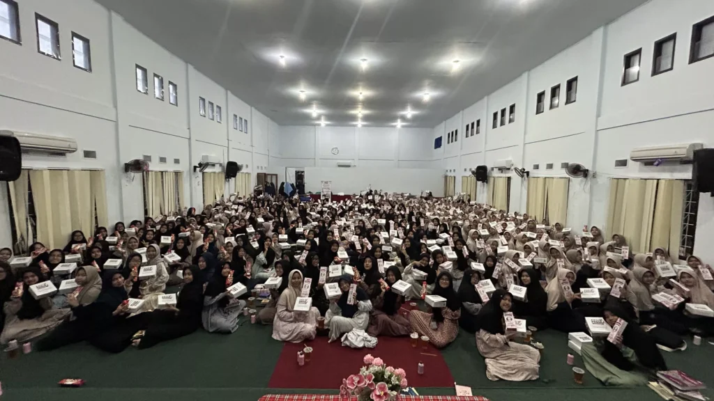 Buka Puasa Bersama 824 Santri SMPIT Assyifa dari Kebaikan Ayah Bunda
