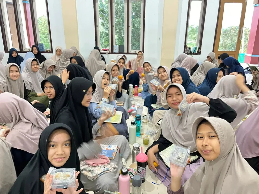 Ifthar Jama’i SMPIT As-Syifa Wanareja Putri, Hadirkan Kebersamaan Berbuka di Bulan Ramadhan