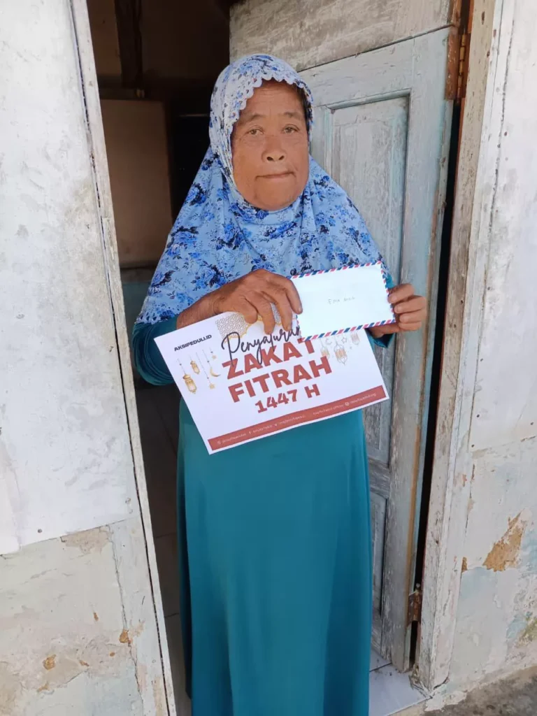Penyaluran Zakat Fitrah Via Atun Esmanto Cupunagara