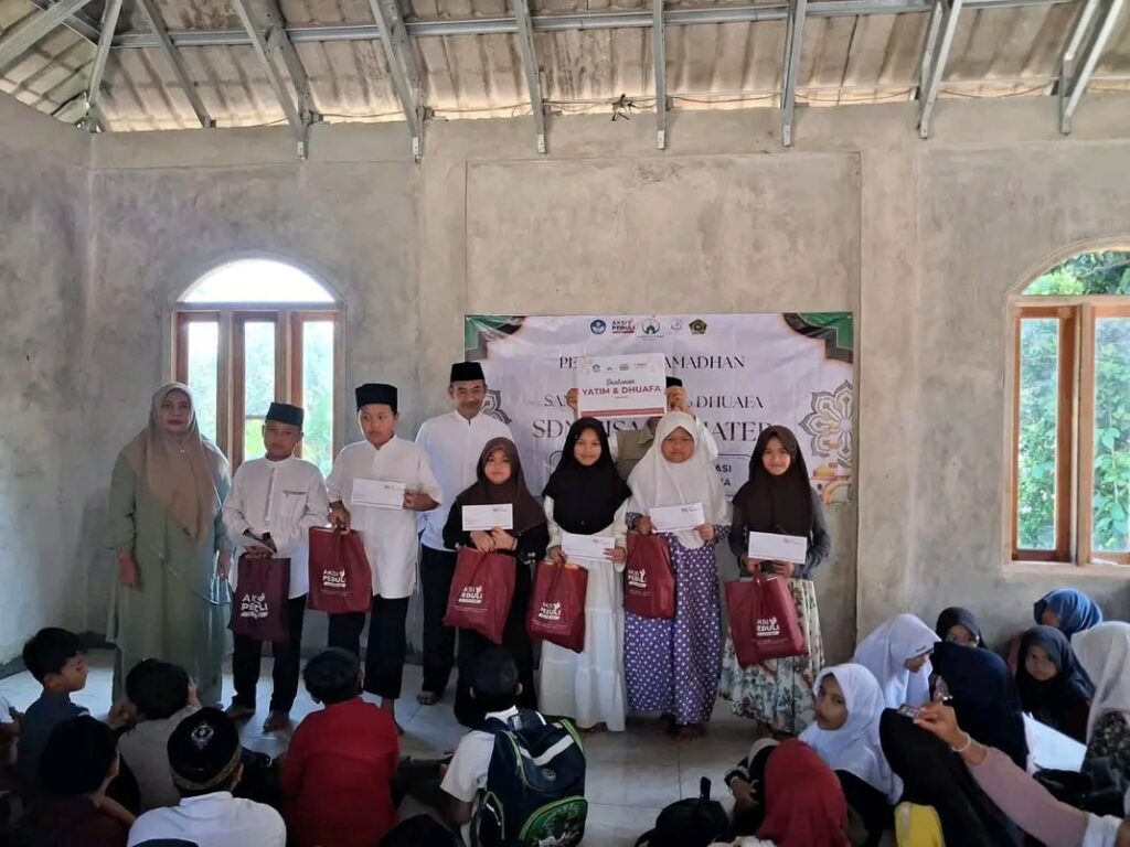 Berbagi Kebahagiaan Ramadhan Bersama Anak-Anak Yatim di SDN Cisaat, Subang