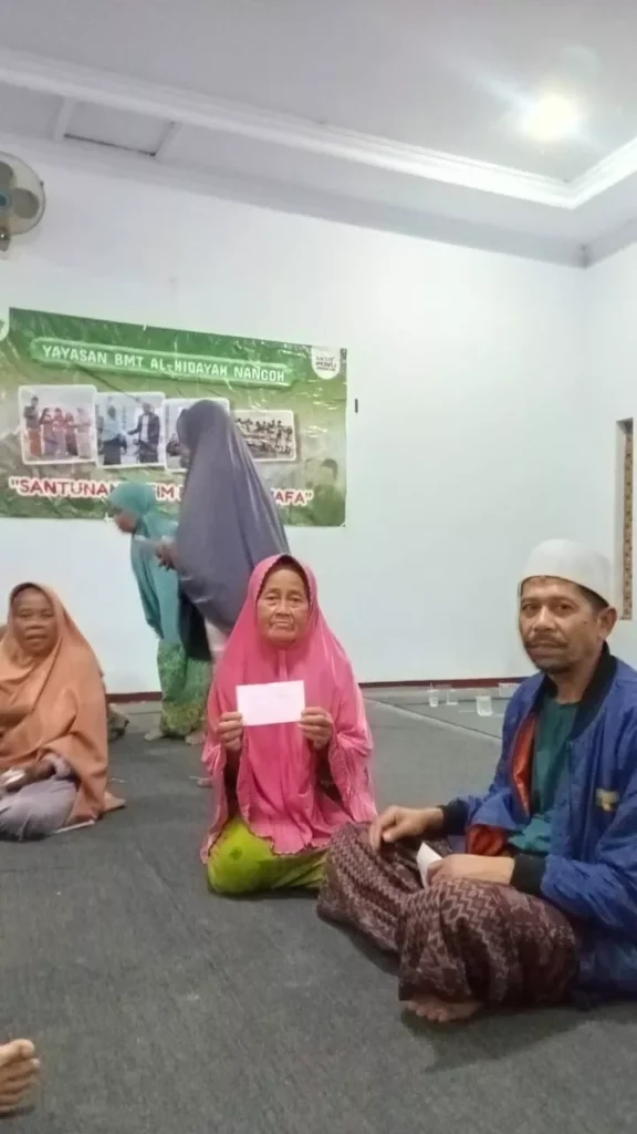 Penyaluran Santunan Yatim dan Dhuafa binaan BMT Al-Hidayah Nangoh