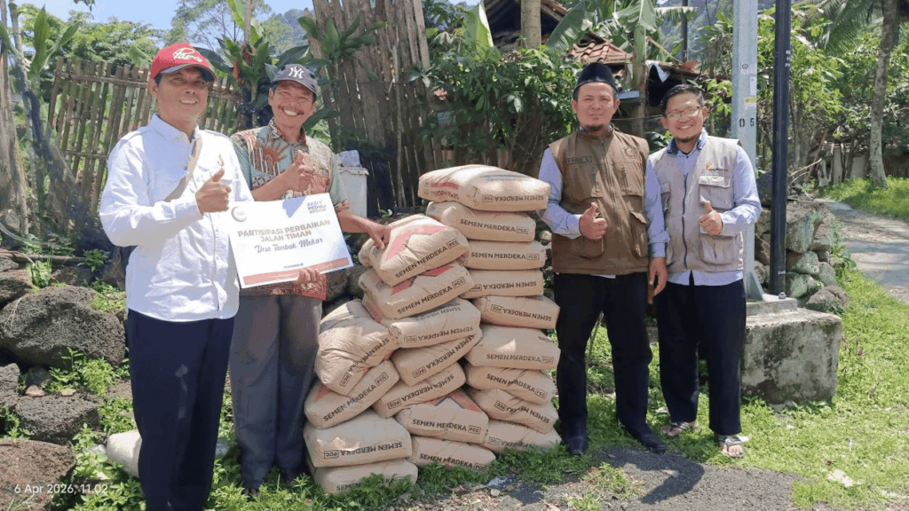 JALAN RUSAK DI TAMBAKMEKAR KINI MULAI MULUS KEMBALI!