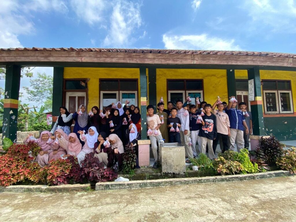 Masyarakat Rasakan Manfaat Qurban As-Syifa, Tebar Kebahagiaan hingga Pelosok Masyarakat Rasakan Manfaat Qurban As-Syifa, Tebar Kebahagiaan hingga Pelosok