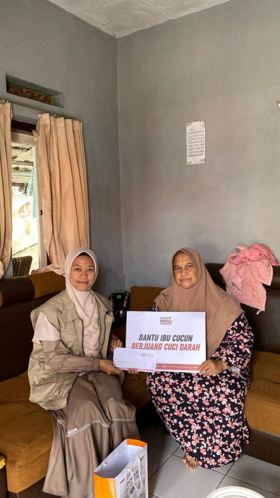 Penyaluran Bantuan Kesehatan: Bersama Bantu Ibu Cucun Sembuh dari Cuci Darah