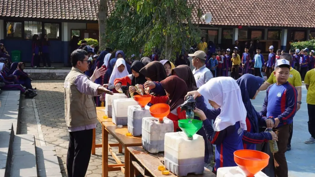 sedekah minyak jelantah media edukasi siswa