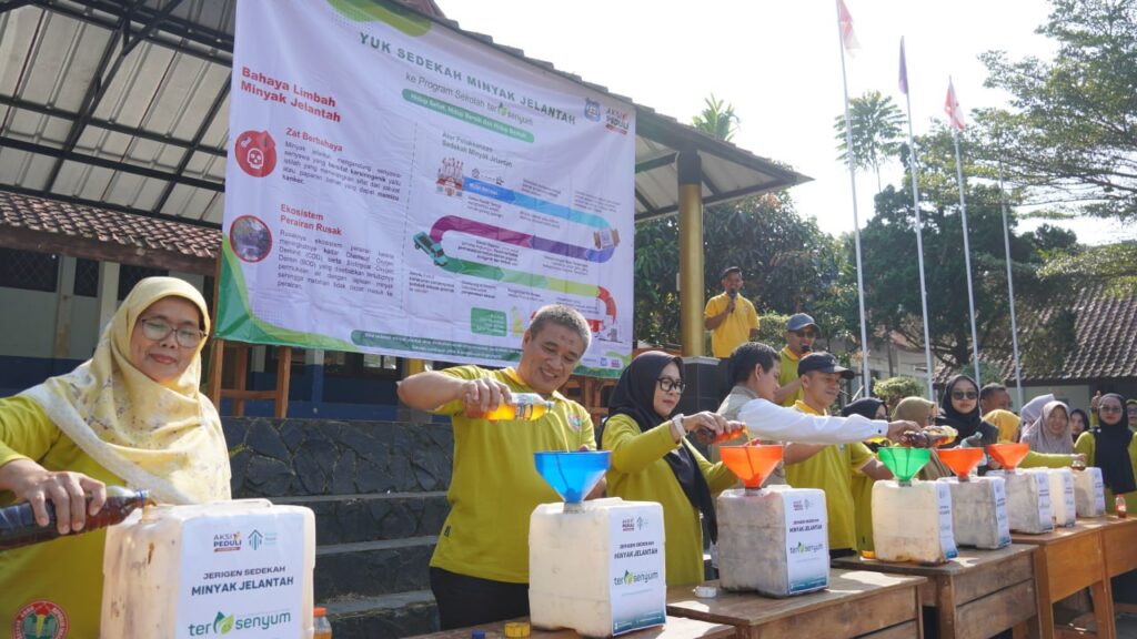 LAZ Assyifa Peduli Luncurkan Program Sedekah Minyak Jelantah Bersama SMPN 1 Serangpanjang LAZ Assyifa Peduli Luncurkan Program Sedekah Minyak Jelantah Bersama SMPN 1 Serangpanjang