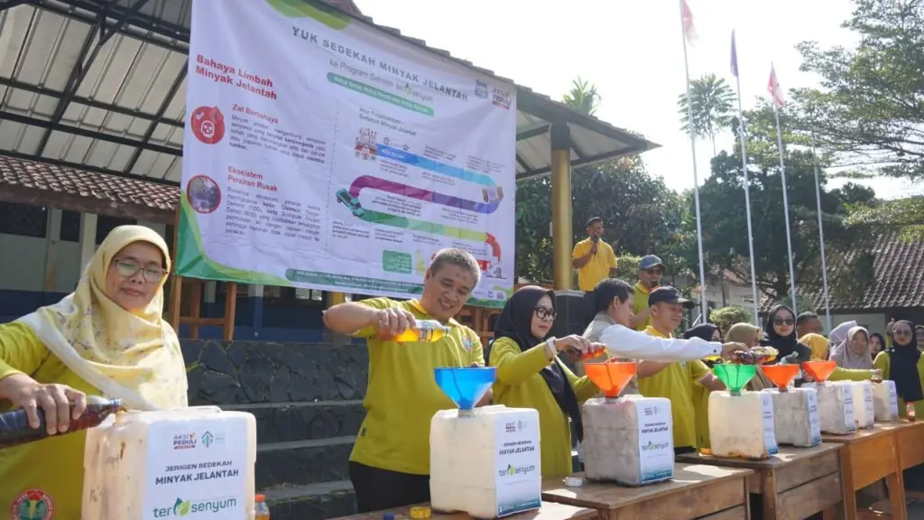 sedekah minyak jelantah kolaborasi dengan smpn 1 serangpanjang